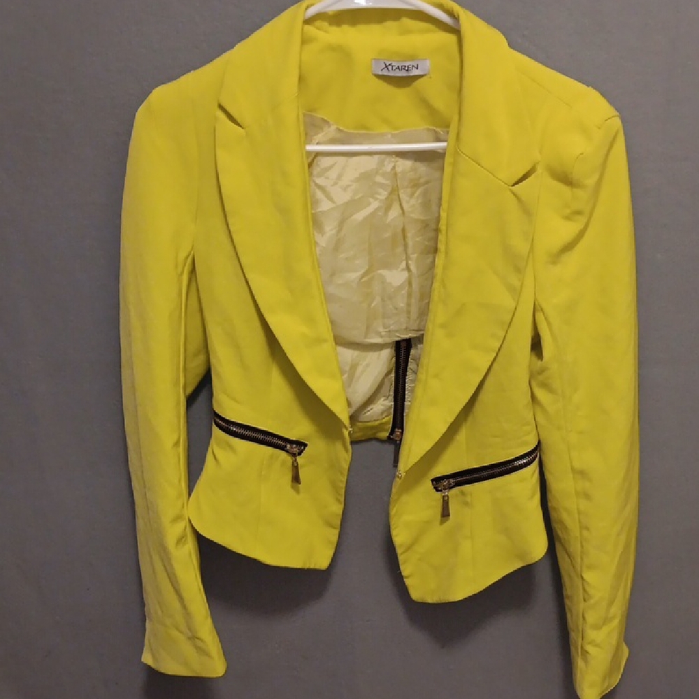 XtarenYellow Cropped Blazer with Notched Lapels